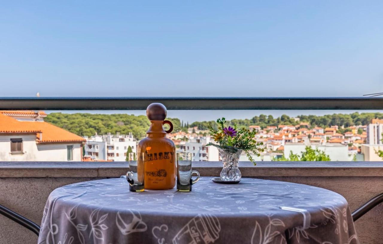 Big Swimming Pool Apartment Monvidal Pula Bagian luar foto