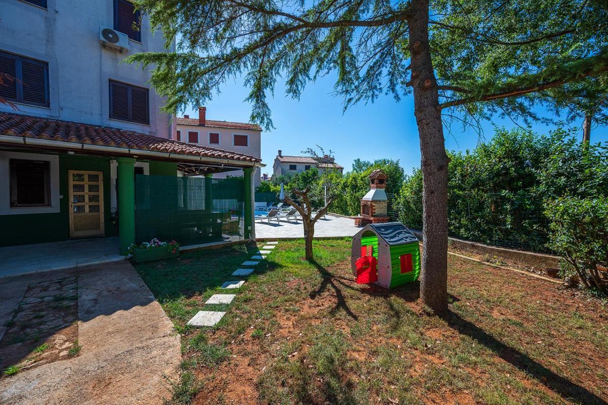 Big Swimming Pool Apartment Monvidal Pula Bagian luar foto