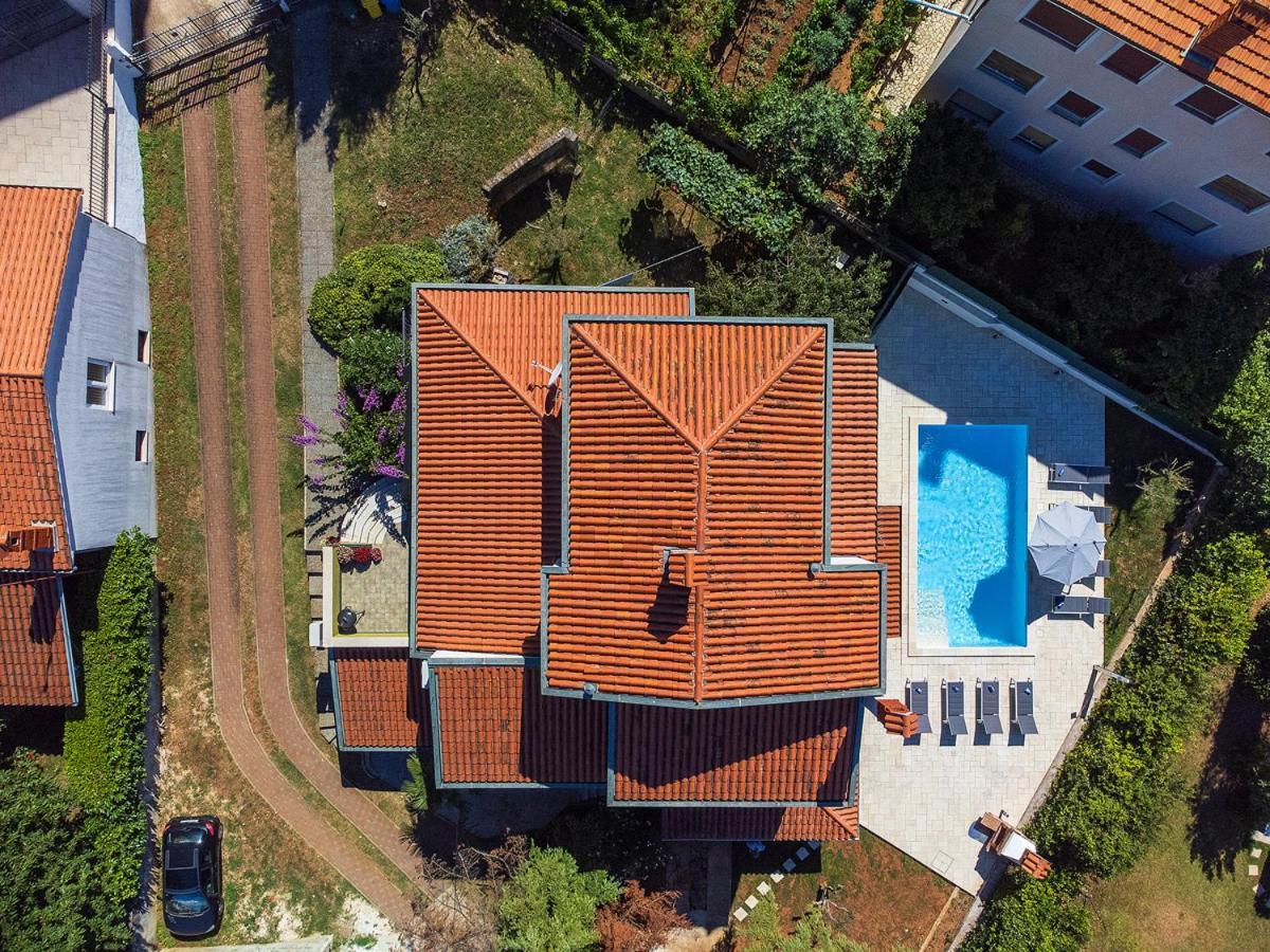 Big Swimming Pool Apartment Monvidal Pula Bagian luar foto