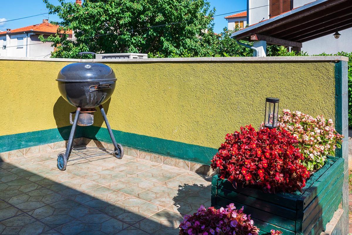 Big Swimming Pool Apartment Monvidal Pula Bagian luar foto