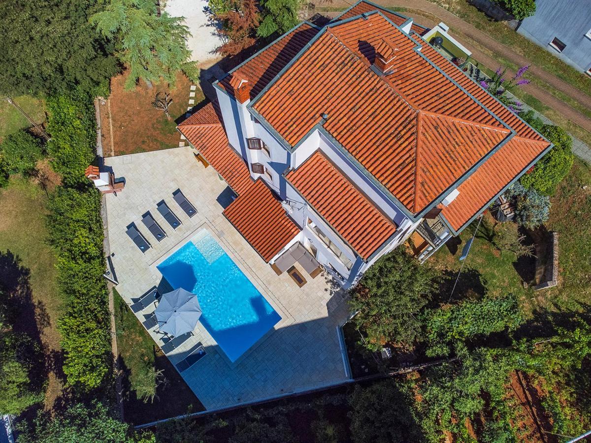 Big Swimming Pool Apartment Monvidal Pula Bagian luar foto