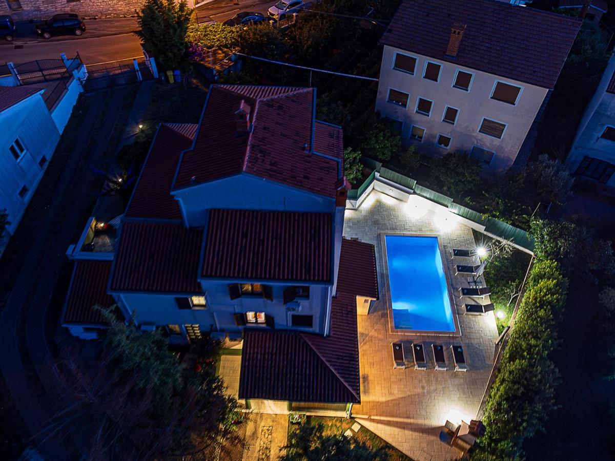 Big Swimming Pool Apartment Monvidal Pula Bagian luar foto