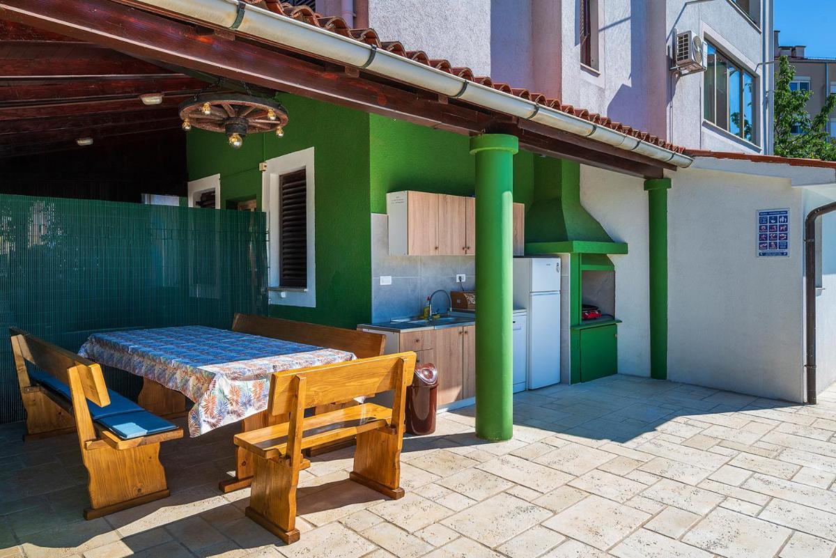 Big Swimming Pool Apartment Monvidal Pula Bagian luar foto