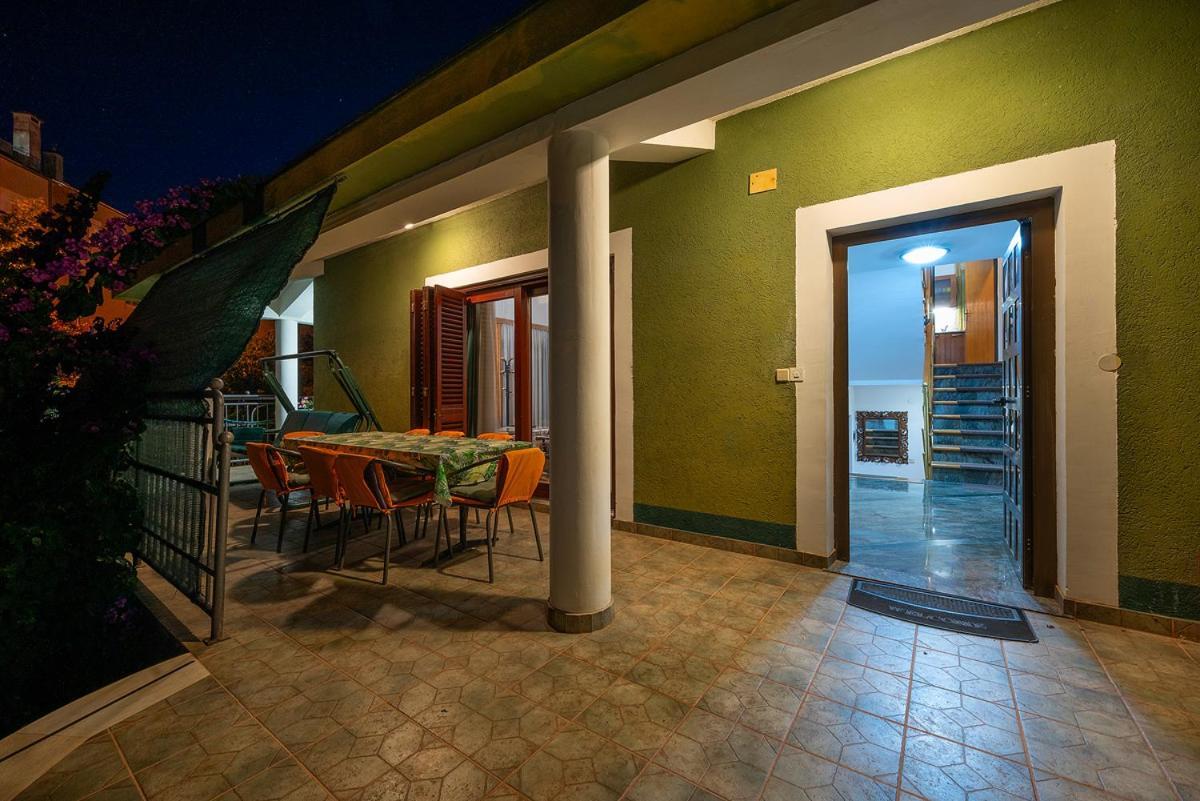 Big Swimming Pool Apartment Monvidal Pula Bagian luar foto