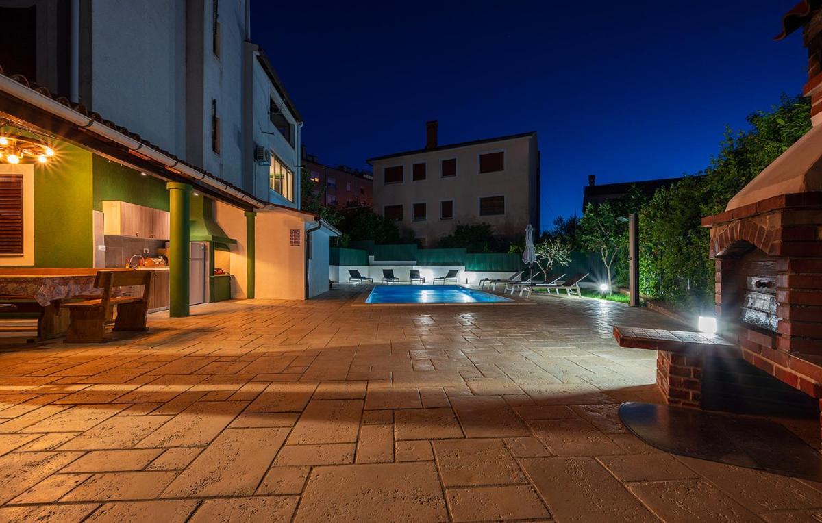 Big Swimming Pool Apartment Monvidal Pula Bagian luar foto
