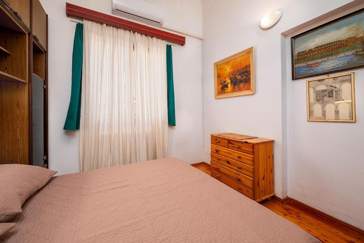 Big Swimming Pool Apartment Monvidal Pula Bagian luar foto