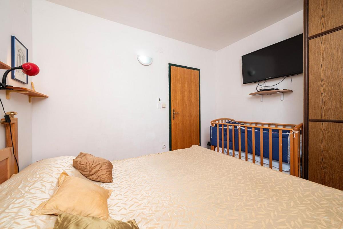 Big Swimming Pool Apartment Monvidal Pula Bagian luar foto